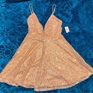 Junior’s Windsor NWT Gold Sequin Cocktail Dress Size L